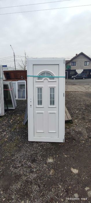 Modele noi de uși cu panel decorativ