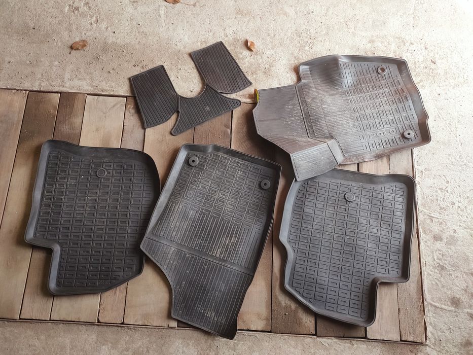 Полики резиновые.