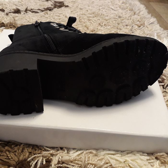 Vand ghete din piele întoarsă