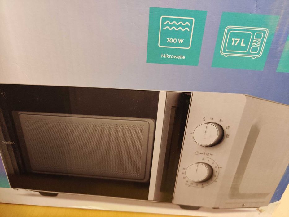 Чисто нова микровълнова фурна MEDION 700W (с опаковка)