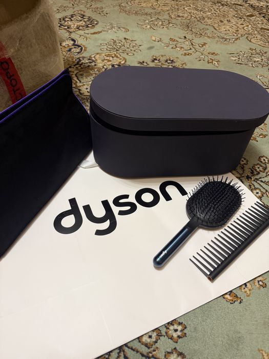 Dyson синено цвета