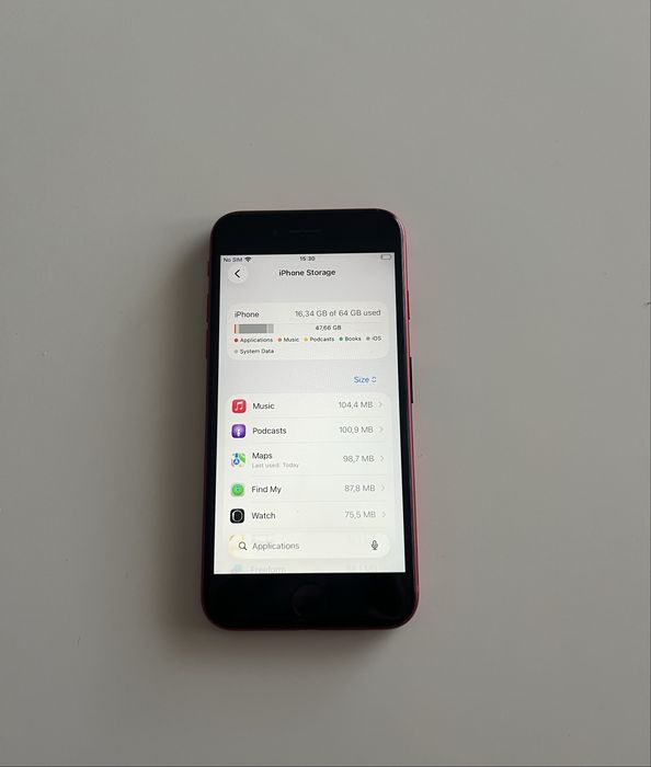 Продавам IPhone SE