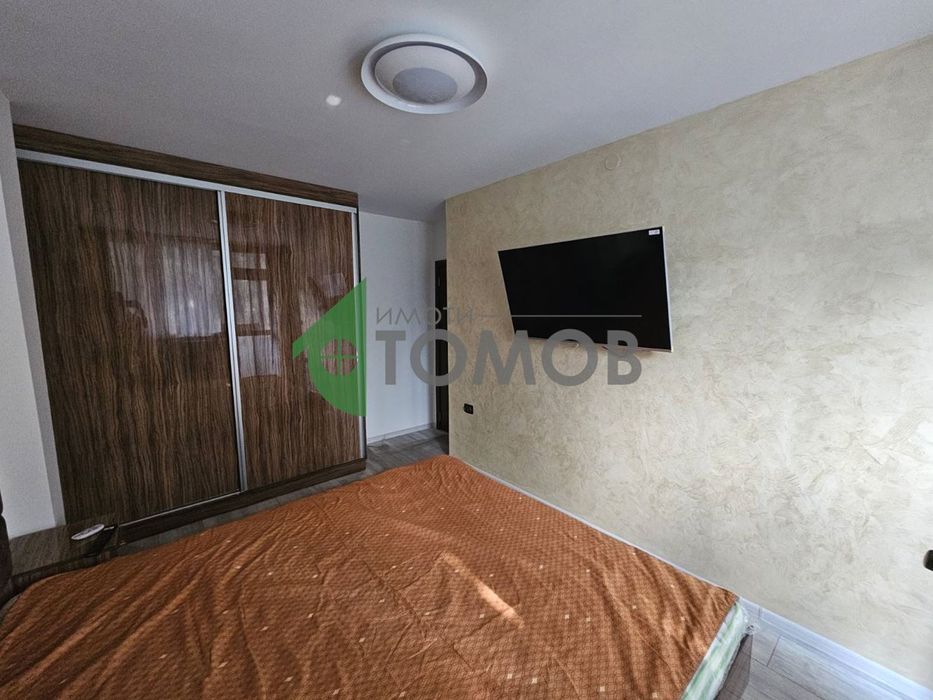 Луксозно обзаведен тристаен апартамент в Топ Център