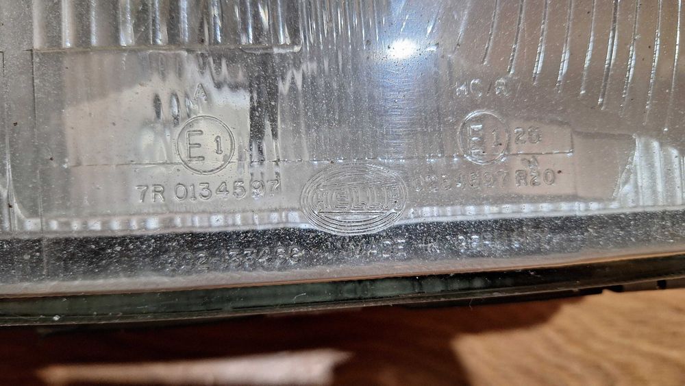 фара Passat B3 правая, Hella