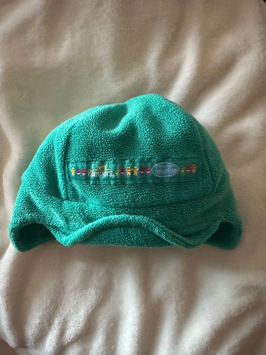 Детски шал и шапка Pampers