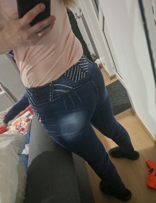 Blugi cu pietricele