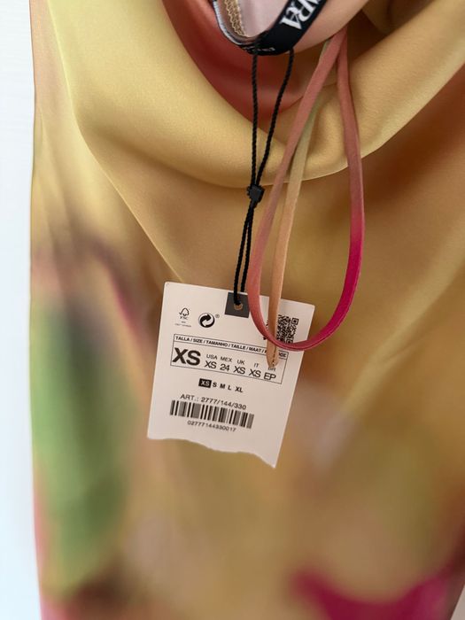 Сатенена Рокля на Zara