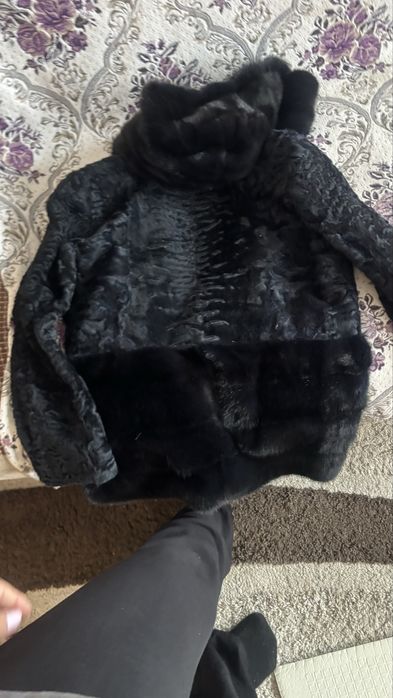 Продается шуба укороченная