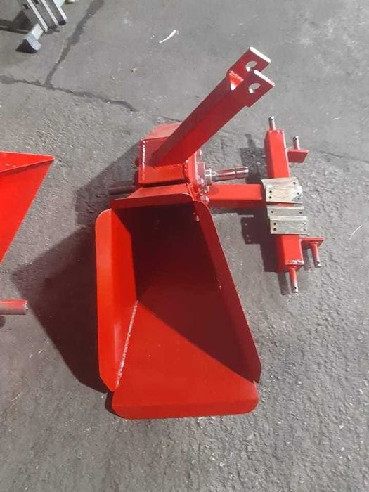 Tocator crengi dupa tractor