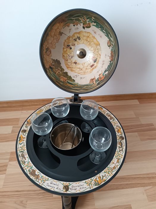 Minibar in forma de glob