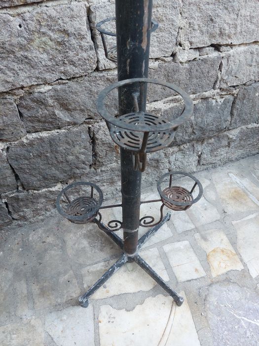 Стойка за саксии.