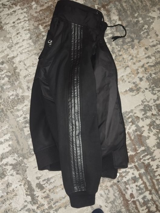 Куртка Adidas спортивная