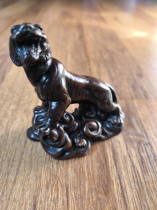 Фигура на тигър азия