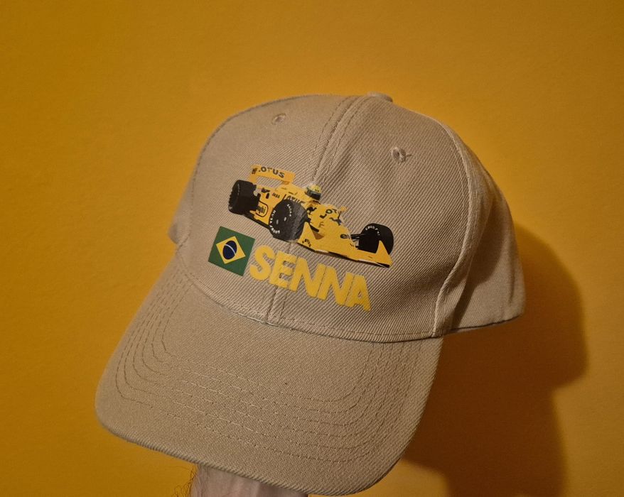 Sapca omagiu model anii 90 Formula 1 Nacional Ayrton Senna