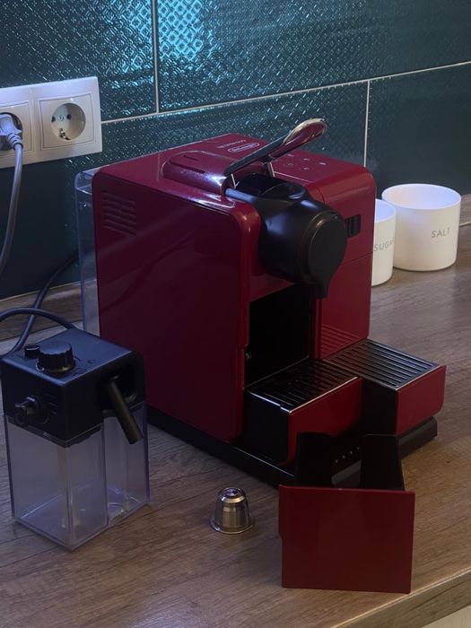 Кофемашина Delonghi nespresso EN 550.R