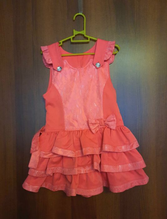 Продам платье /сарафаны для девочки