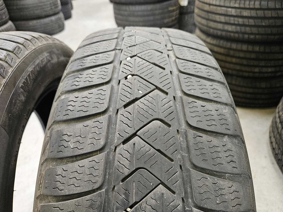 2 Anvelope IARNA 205.60.16 'Pirelli'; stare buna