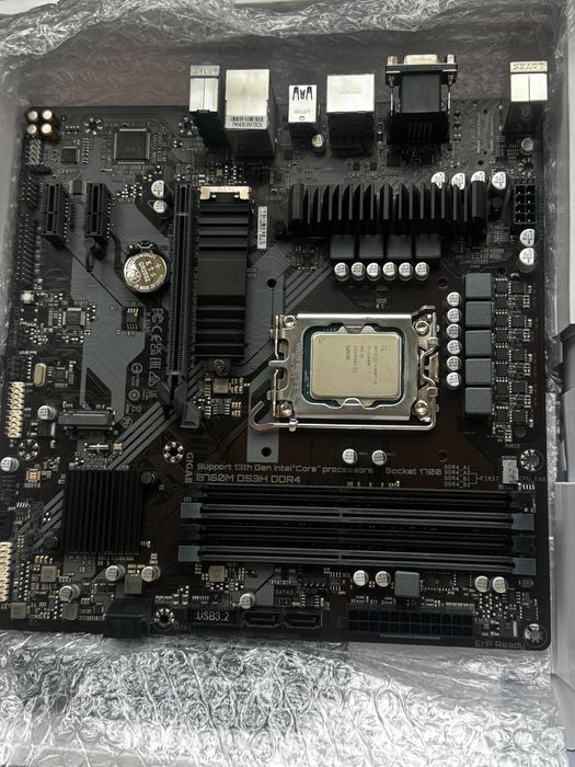 Материнская плата в сборе