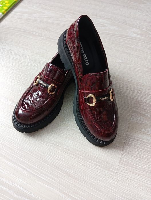 Продам лоферы новые