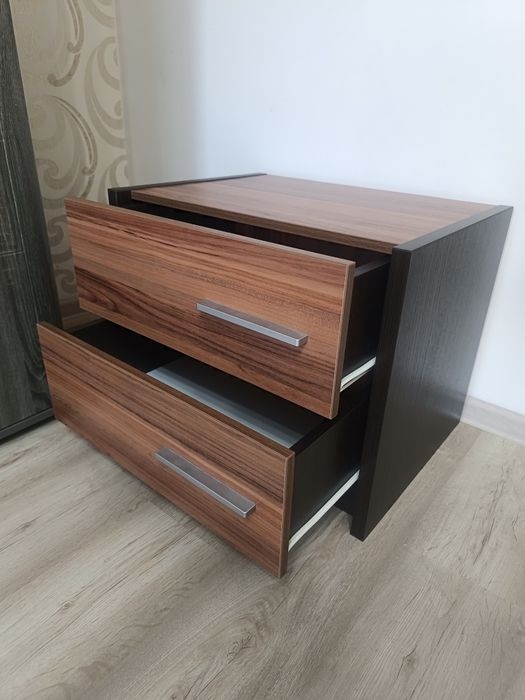 Стефани. Прикроватная тумба