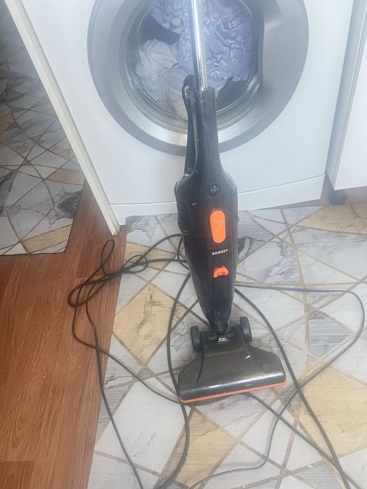 Продам пылесос маленький