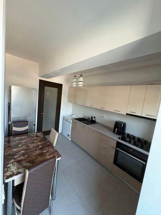 Inchiriez Apartament 3 Camere Bloc VSC