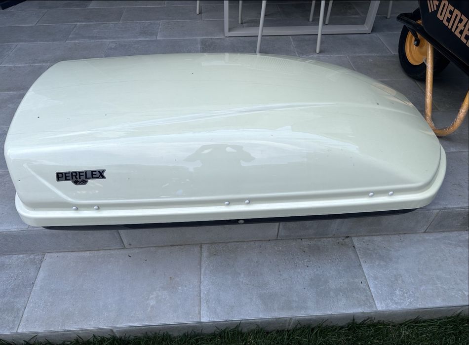 Автобокс Perflex 370 L + алуминиеви напречни греди