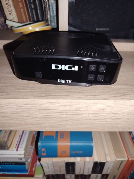 Decodor, receptor, receiver satelit de la digi dețin trei bucăți, toate sunt impecabile, cu telecomanda și alimentator originale. 150 buc.