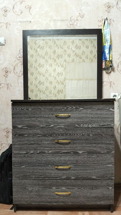 Комод  с зеркалом