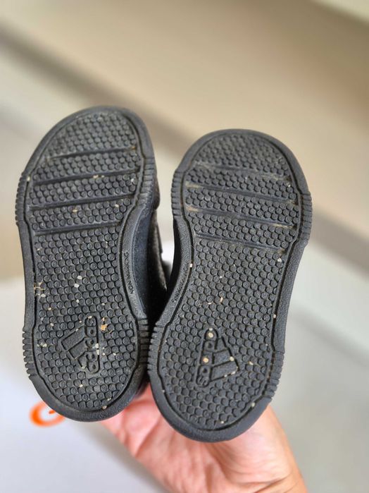 Adidasi Adidas marimea 23