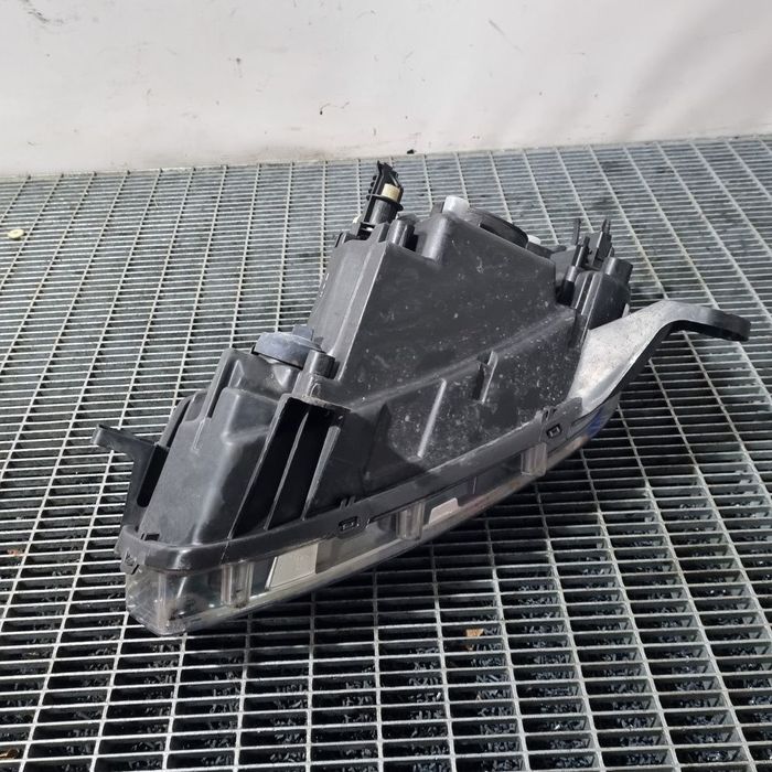 Far Dreapta Dacia Sandero 2 2012 - 2016 Hatchback 4 Usi (1472) Fara xenon