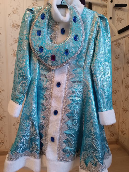 Продам платье на девочку 5-7 лет