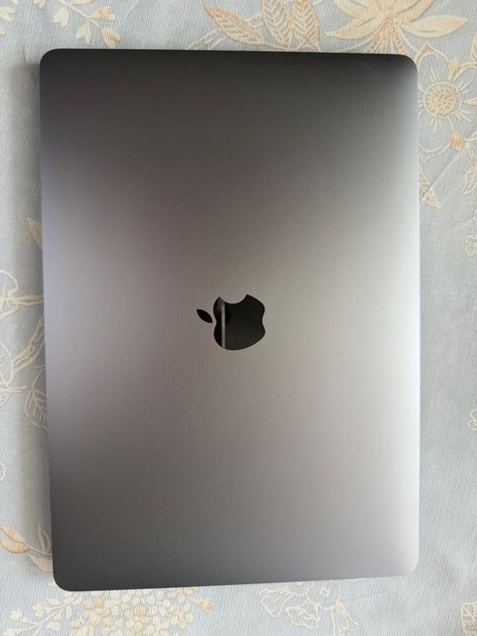 Macbook pro 2020 m1 13 inch /  256 gb