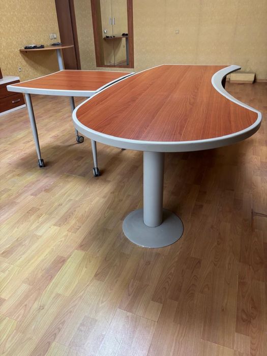 Офисный стол