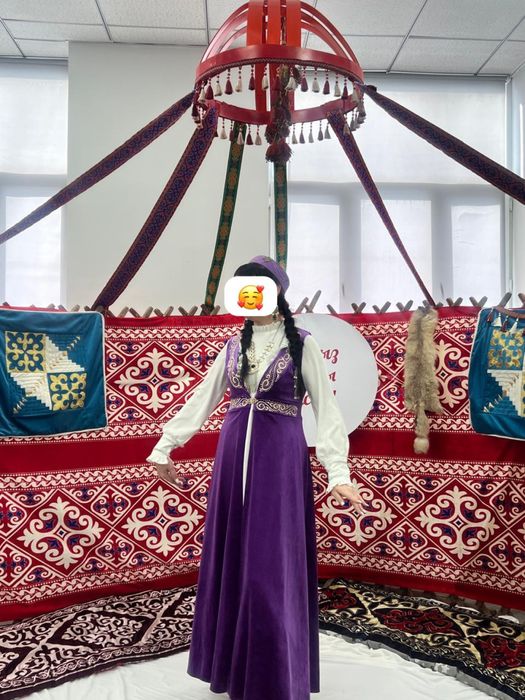 Продаётся красивый длинный казахский камзол