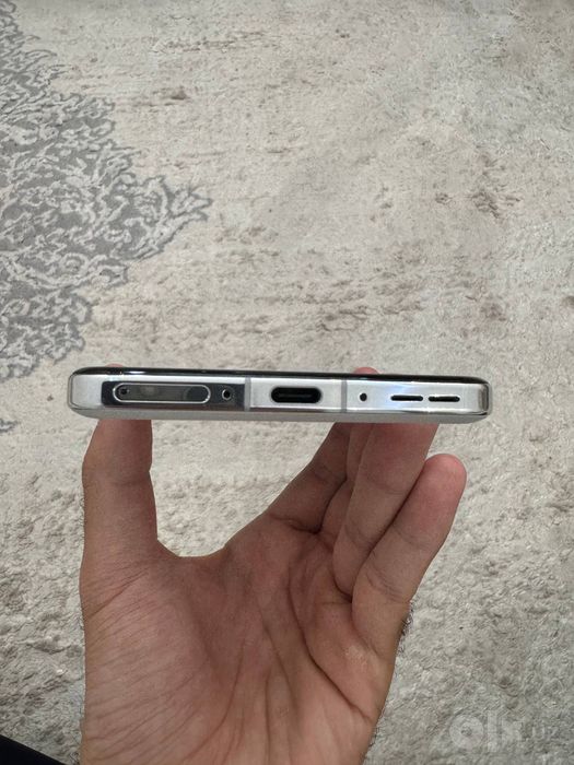 OneOnePlus 13 / 256 GB / 24 GB RAM  Batareya 96%. Srochni