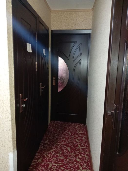 Uchtepada srochna 2 xonali uy sotiladi