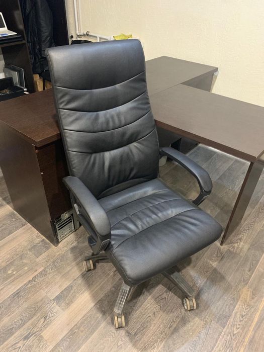 Продам офисную мебель