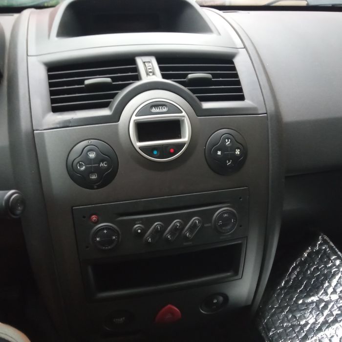 Renault Megane 2  + una de piese
