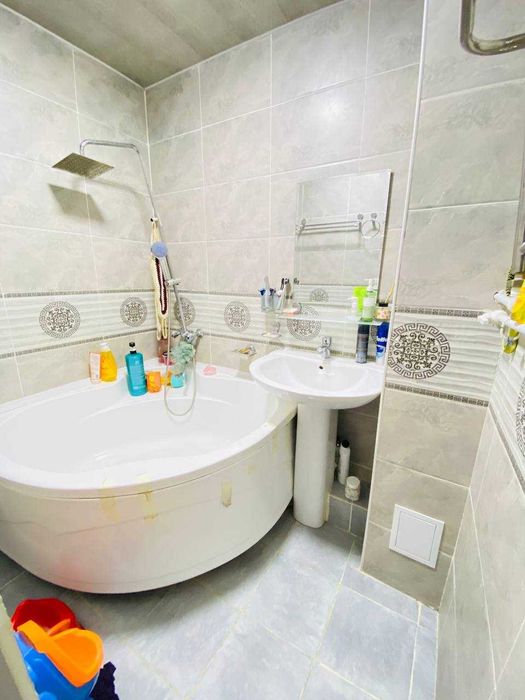 Продам 3х комнатный квартиру