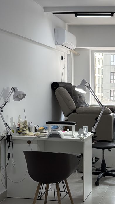 Сдается маникюрный стол