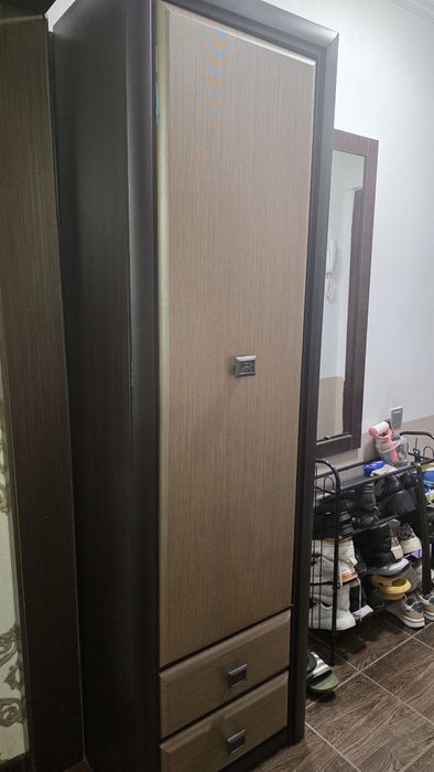 Продам шкаф пенал