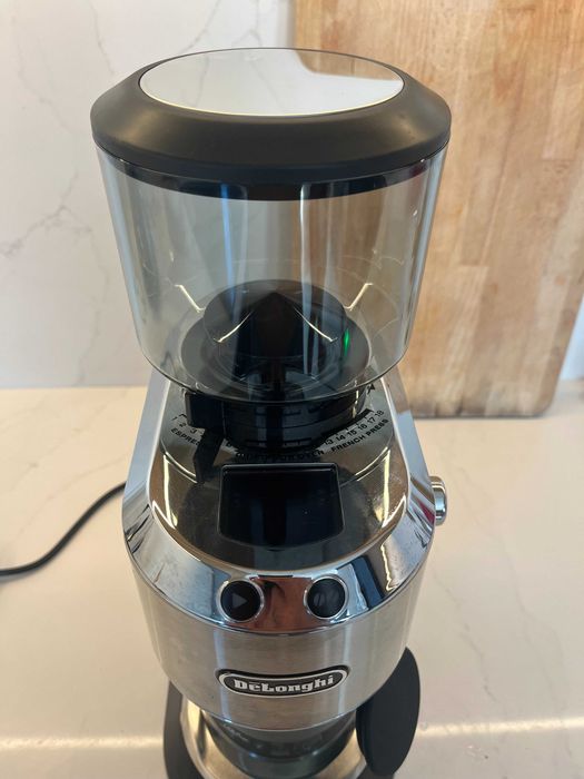 Кафемелачка Delonghi Dedica
