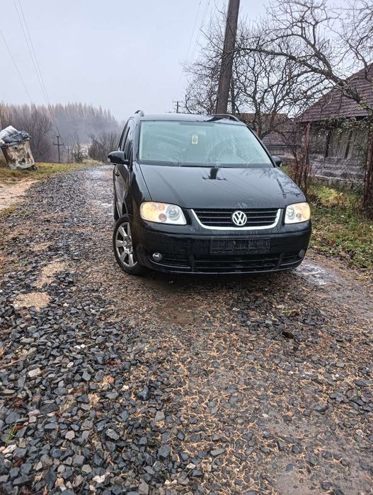 Vând Volkswagen Touran sau doar la schimb