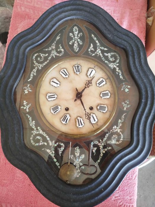 Антикварен Френски часовник с инкрустация от седеф