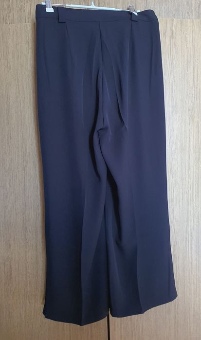 Продаются черные новые брюки