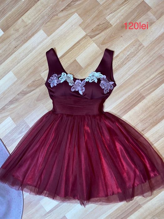 Rochii purtate o singura data,in stare perfect noua!