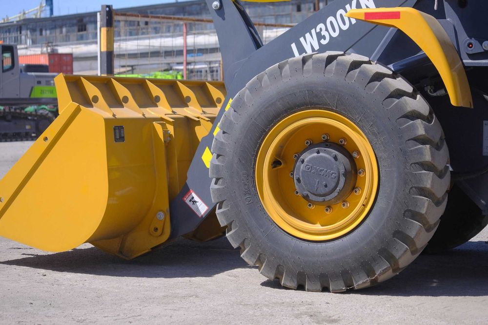 Фронтальный погрузчик XCMG LW300KN 1.8 куб