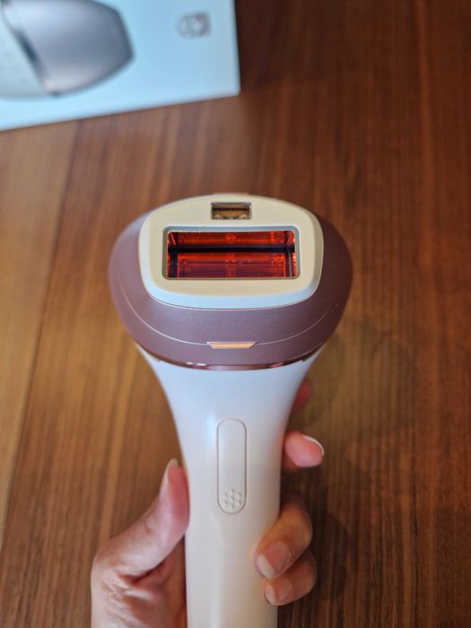Фотоепилатор Philips Lumea 9000 BRI958/00