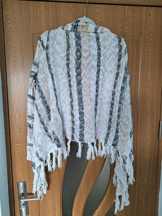 Cardigan cu ciucurei marimea S/M